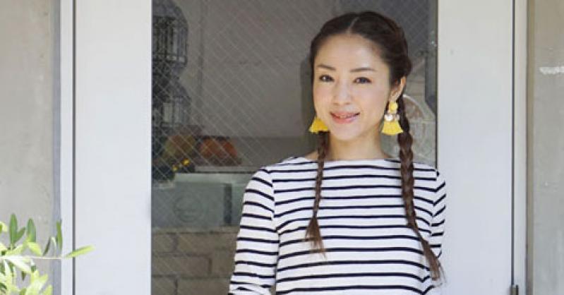 タッキーコーデとは!?おしゃれ有名人ママのボーダー×ハデ可愛柄コーデが初夏な気分!