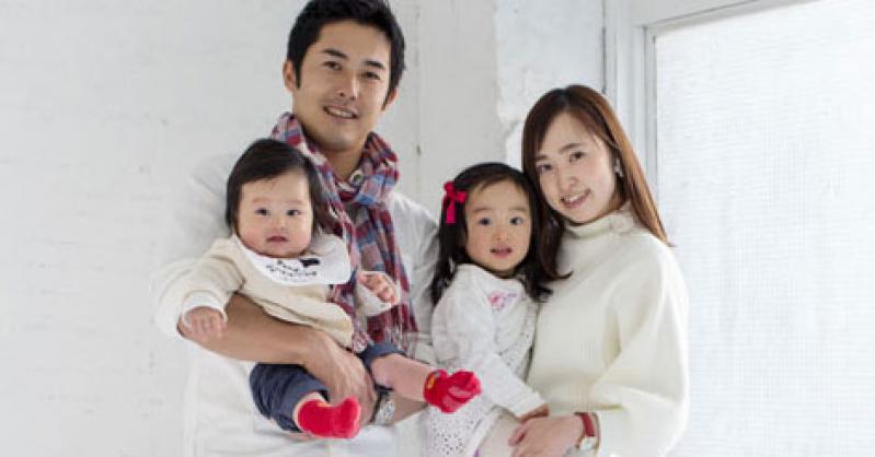 【おやこーで作戦】ママ&娘、パパ&息子の同性リンクに加え、家族でも共通カラーで統一感