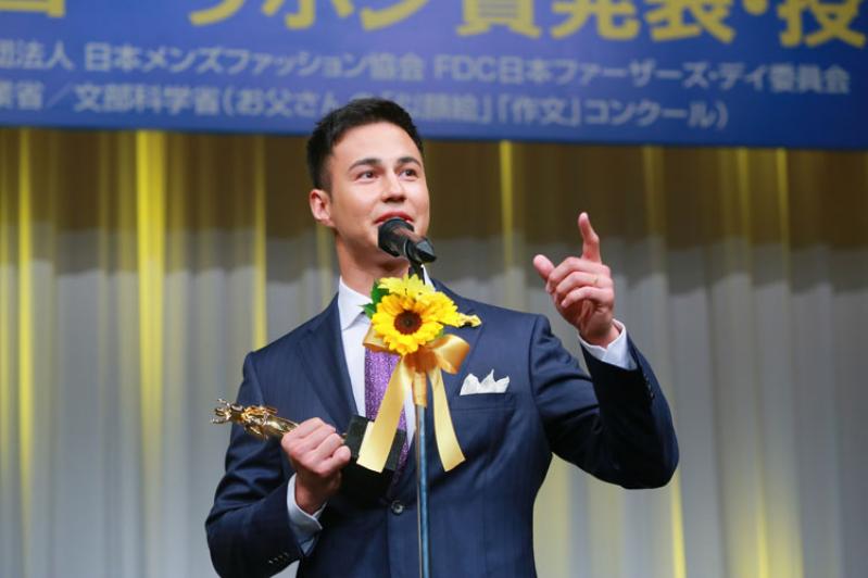 ベスト・ファーザー賞受賞のユージさん「男は夜泣きで起きれないって、言い訳ですよ」