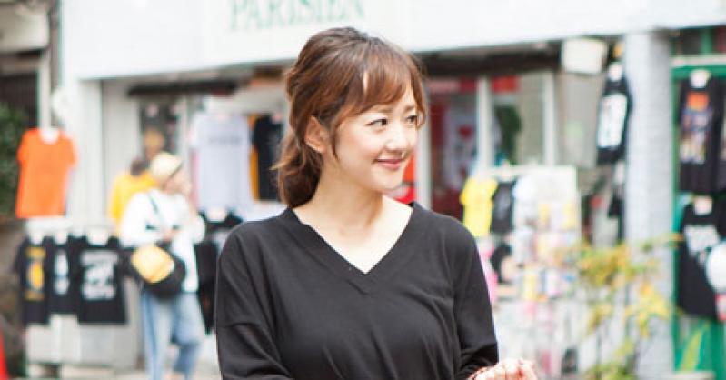 【東京SNAP】坂上絢子さんの秋本番コーデはGUのキレイ色パンツが主役!