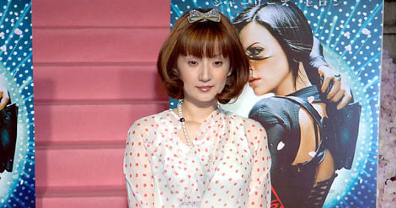 千秋さんがセドナで挙式!大人ガーリーのお手本ドレスにうっとり