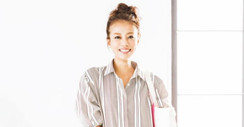 子どもとのお出かけグッズがぎっしり!あびる優さんのバッグの中身?