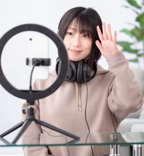 ライバーの収入だけでママ(主婦)は生活できる!?どのくらい稼げるの?