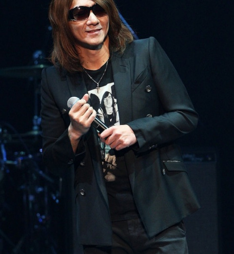 吉井和哉さんの息子・吉井添さんの振り返りショットに「かっちょええ」の声