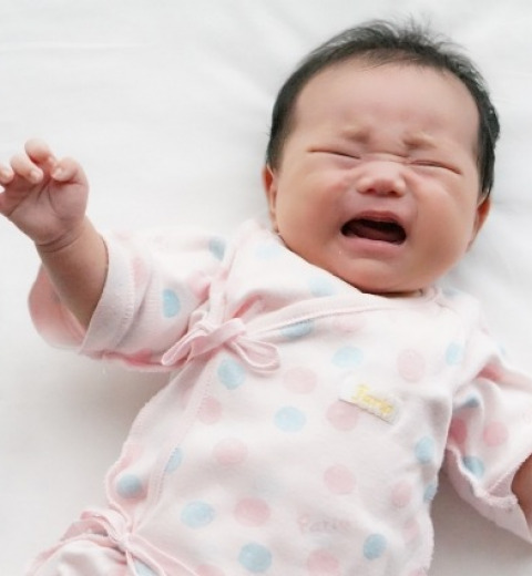 【医師監修】赤ちゃんのパパ見知りとは?原因と対処方法、気をつけたいNG行動も