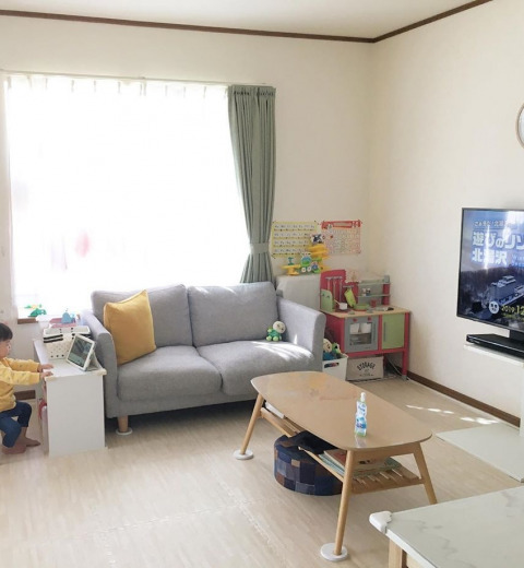 リビングのおしゃれなおもちゃ収納実例!IKEAにニトリのおすすめアイテムも紹介