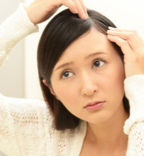 【毛髪診断士監修】30代で白髪が増える原因は?白髪予防の対策やNG行動も徹底解説