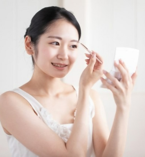 平行眉の整え方・描き方を解説!失敗しない方法とは?輪郭別の黄金比、韓国風もご紹介