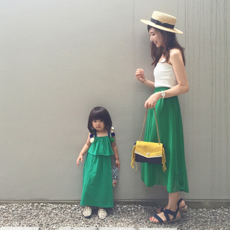 ピクニックコーデ16選 ママ向けからデート向けの服装まで使えるの厳選 Mamagirl ママガール