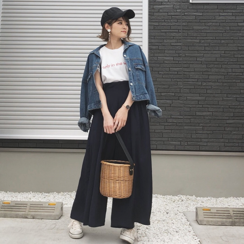 梅雨の服装でおさえておきたいポイントは シーン別雨の日おしゃれコーデ Mamagirl ママガール