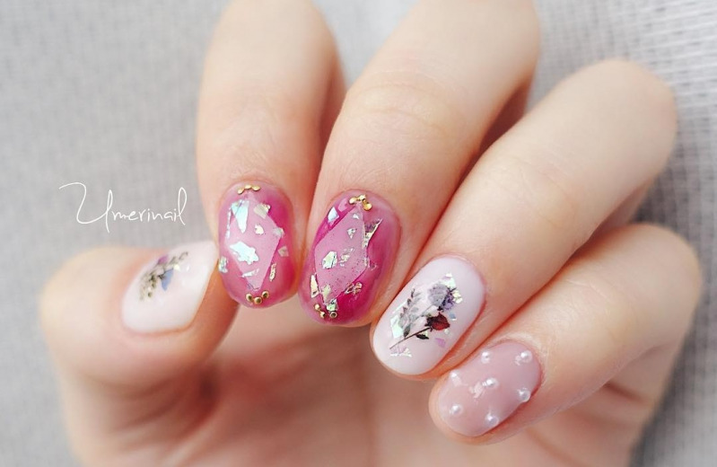 ネイルにホログラムを使おう マネしたいデザインややり方も紹介 Mamagirl ママガール