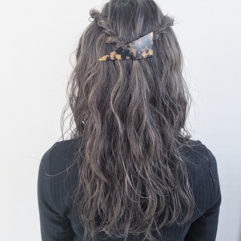 雨の日のヘアアレンジおすすめ16選 これが正解 うねる前髪テクも Mamagirl ママガール
