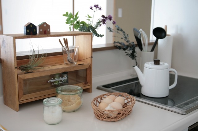 キッチンカウンターの収納どうしてる みんなの収納術大公開 Mamagirl ママガール