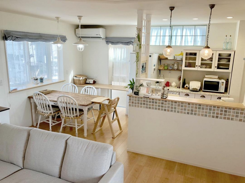 キッチンカウンターdiyのおしゃれな実例10選 簡単な作り方も徹底紹介 Mamagirl ママガール