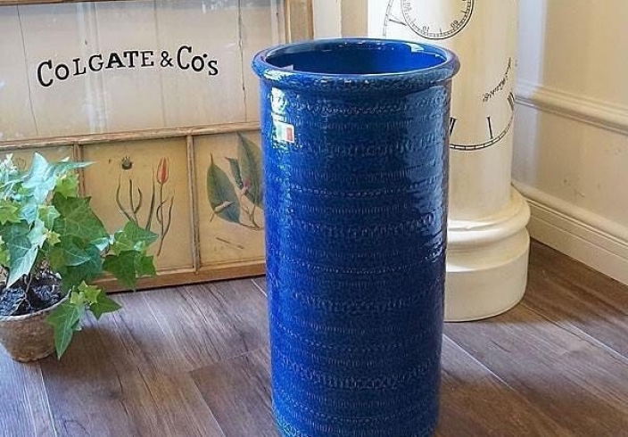 傘立ては陶器で決まり!ワンランク上の玄関を演出しよう|mamagirl 2022新入荷 石製 傘立て 置物 玄関先 ホール その他