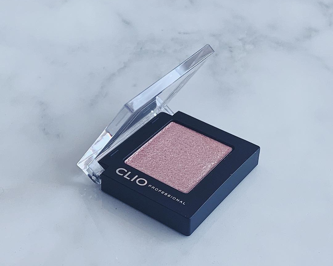 Clioのアイシャドウが最強説 濡れたようなキラキラまぶたの正体とは Mamagirl ママガール