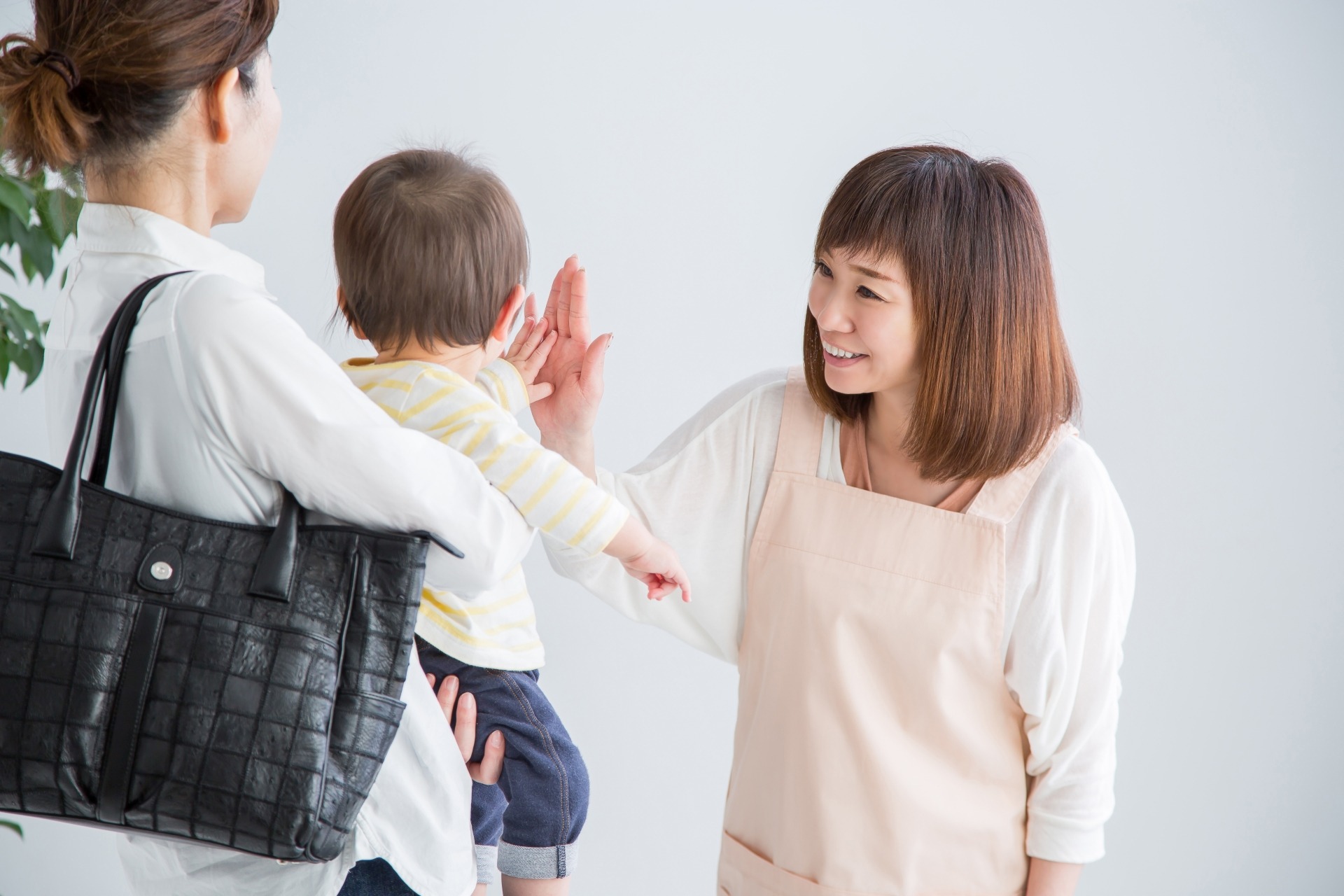 保活問題 保育園は何歳からが入りやすい 認可や認証の違いもチェック Mamagirl ママガール