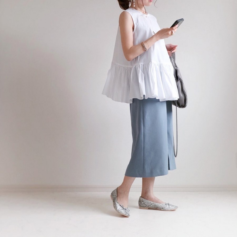 くすみブルーのススメ 大人女子にぴったりなおしゃれコーデの作り方とは Mamagirl ママガール