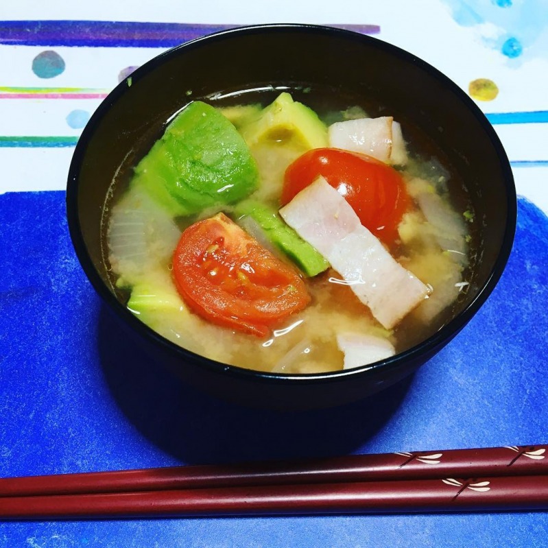 アボカド×味噌汁はおいしい！奇跡の出会いが生み出す味のレシピとは｜mamagirl [ママガール]