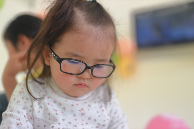 子供用メガネを作る 流れを解説 最初に行くのは眼科 おすすめ5選も Mamagirl ママガール
