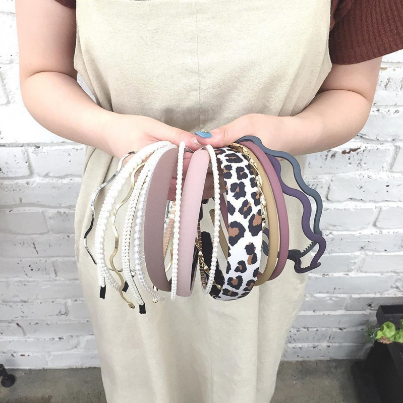 カチューシャっておしゃれに付け方たらあか抜ける 大人におすすめも紹介 Mamagirl ママガール