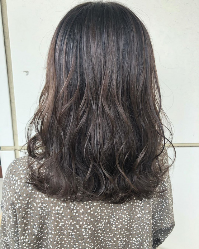 髪の毛にメッシュを入れちゃう方法 セルフの入れ方やカラー剤などをご紹介 Mamagirl ママガール