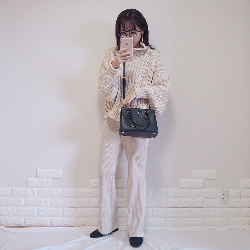 白パンツの冬コーデ特集 30代 40代ママ向けの大人な着こなしは Mamagirl ママガール