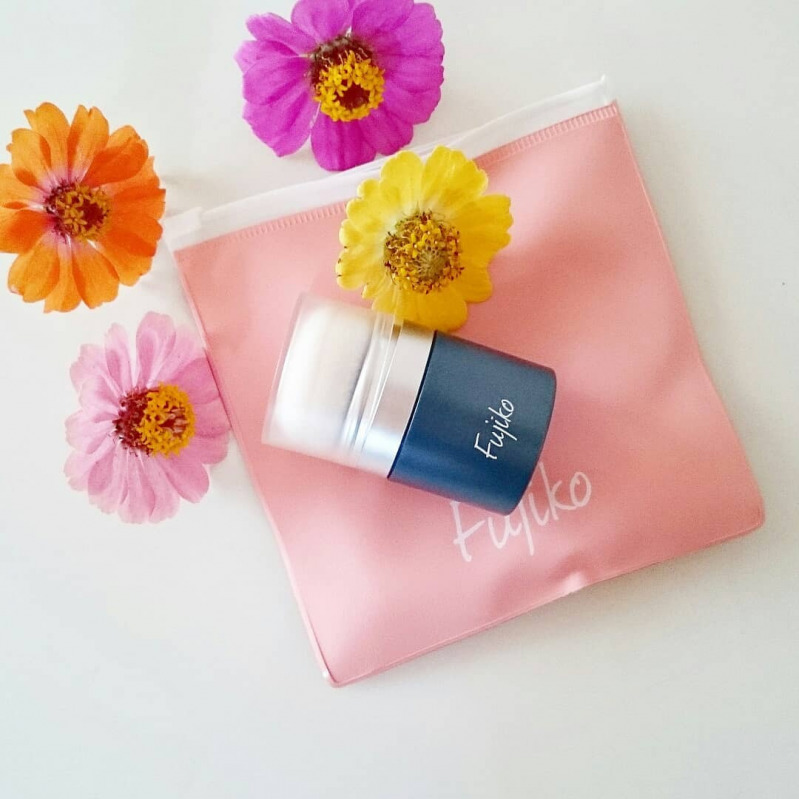 ペタッと髪さん必見 フジコポンポンパウダーならふんわりボリュームヘアに Mamagirl ママガール