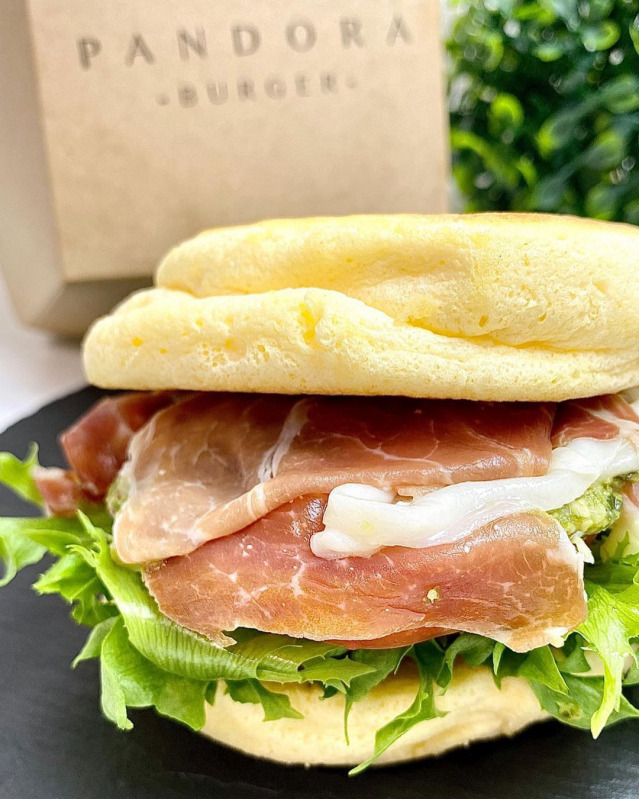 日本初パンケーキバーガーに注目 ボリューミーで手土産にも Mamagirl ママガール