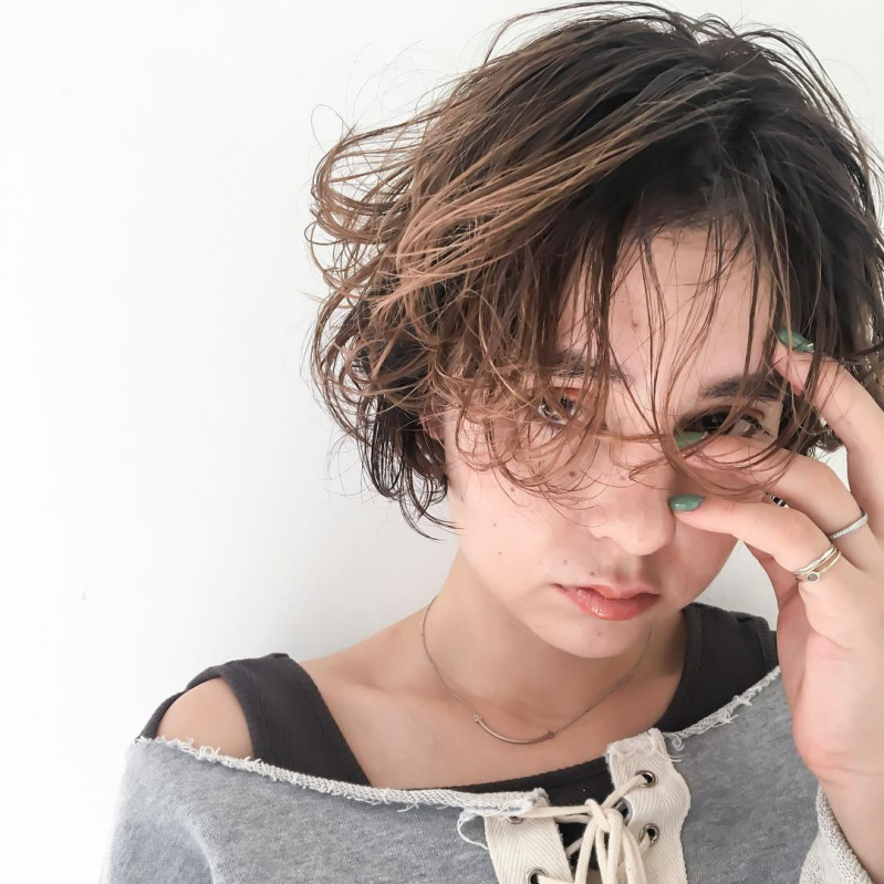 黒髪 グラデーションヘアが大バズり 21年おすすめ大人ヘアカタログ Mamagirl ママガール