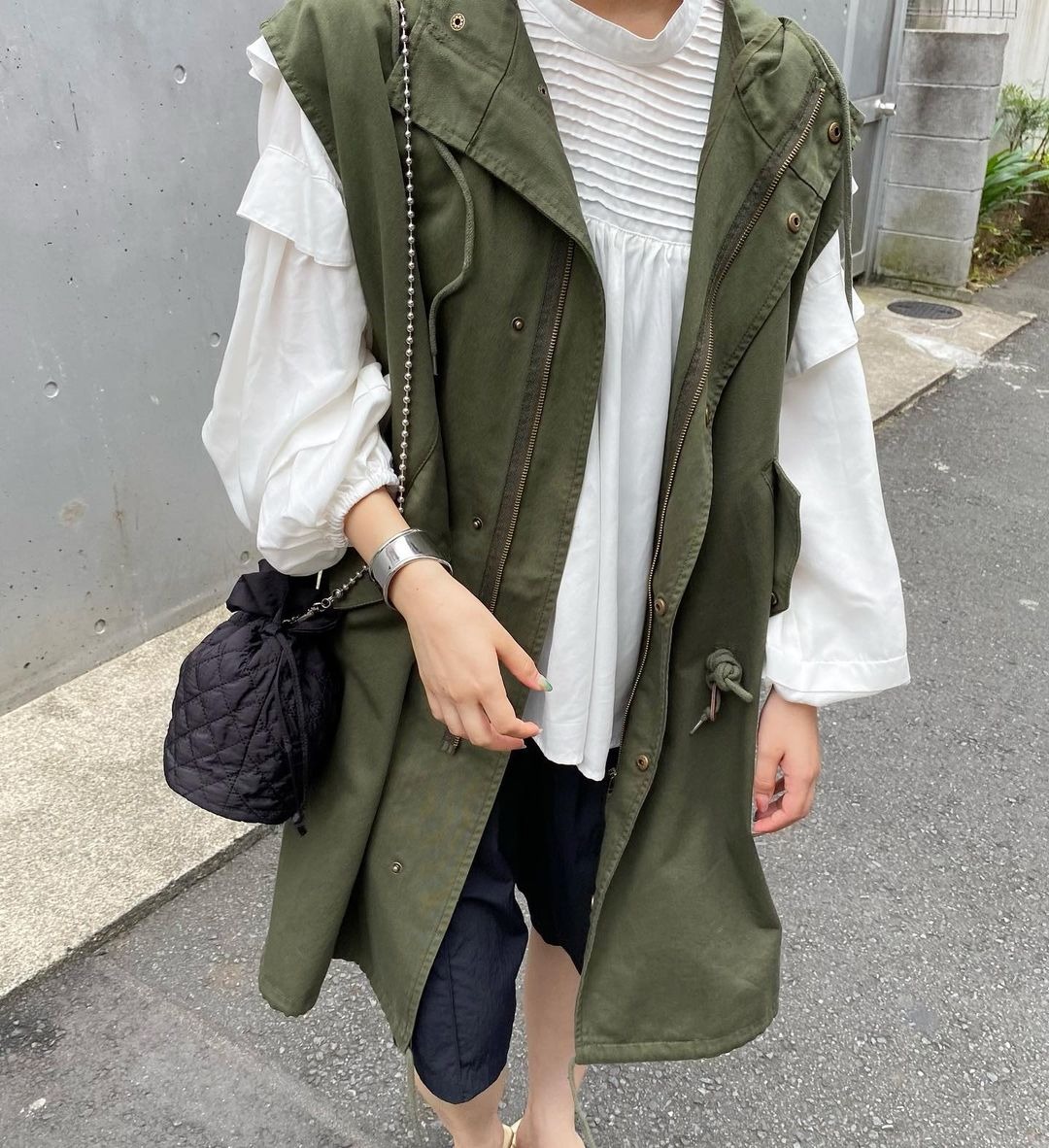 初出し 21年秋アウター情報 定番からトレンドまで 年代別コーデも Mamagirl ママガール