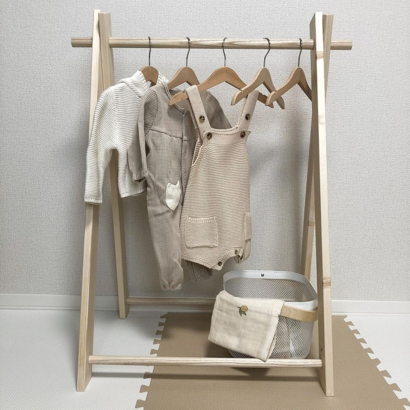 ハンガーラックのdiyアイデア集 木材のチョイスから100均材料まで Mamagirl ママガール