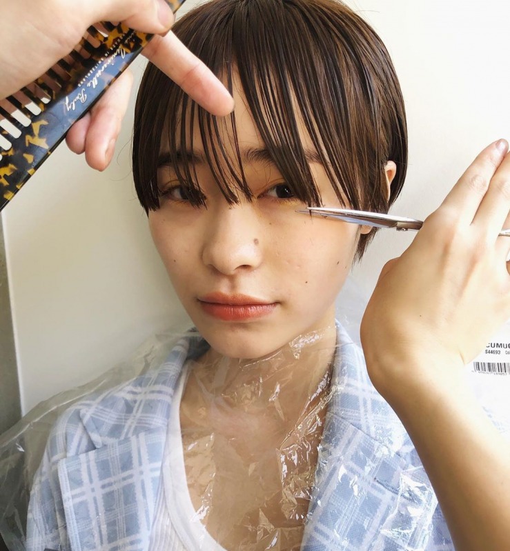 髪の毛の上手な切り方教えます ブロッキング術やおすすめグッズも紹介 Mamagirl ママガール