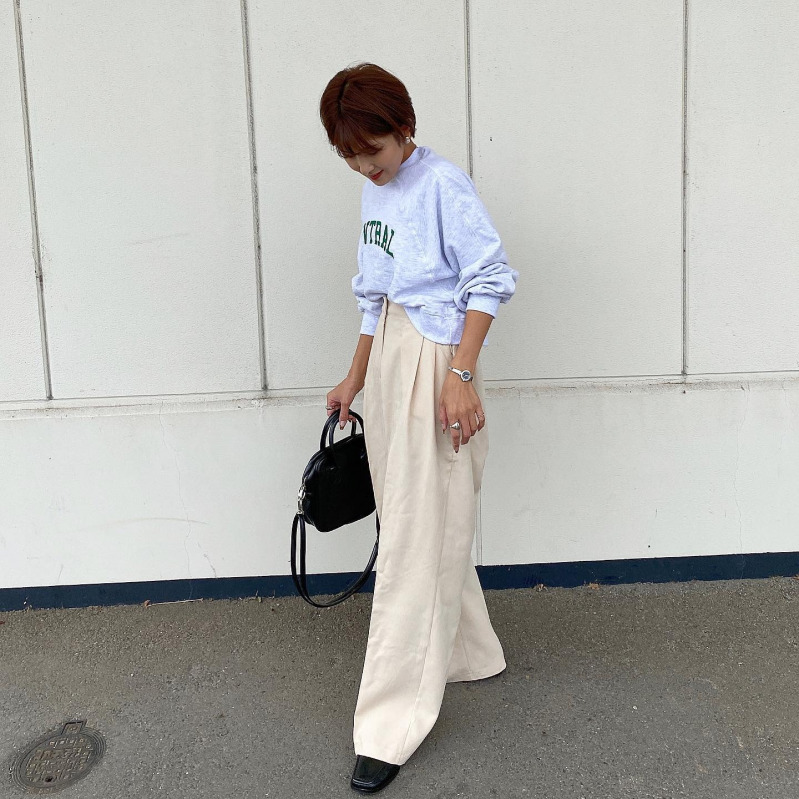 トレーナーのレディースコーデ21選 着こなしテクや季節別実例も Mamagirl ママガール