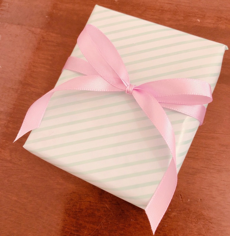 ラッピングのリボンの作り方8選 基本と応用 端アレンジ おしゃれなラッピングの仕方も Mamagirl ママガール