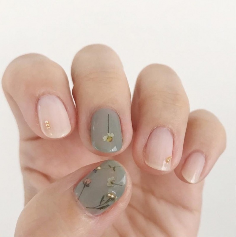 100均のネイルシールまとめ フットネイルにも使える 不器用さんでもできるデザイン集も紹介 Mamagirl ママガール