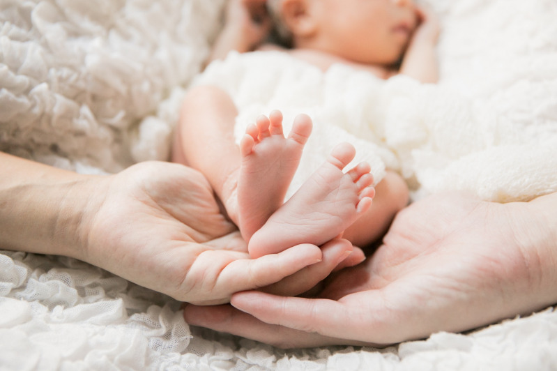 新生児の上手な起こし方 睡眠 授乳リズムを整え機嫌よく目覚めてもらう方法を解説 Mamagirl ママガール