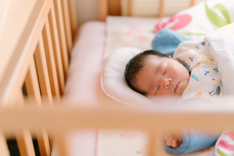 新生児の上手な起こし方 睡眠 授乳リズムを整え機嫌よく目覚めてもらう方法を解説 Mamagirl ママガール
